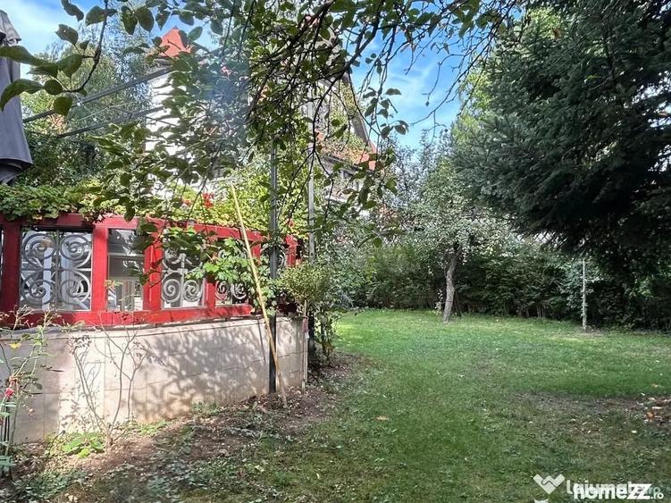 Casă cu 7 camere cu Teren 992 Mp în Aviatorilor