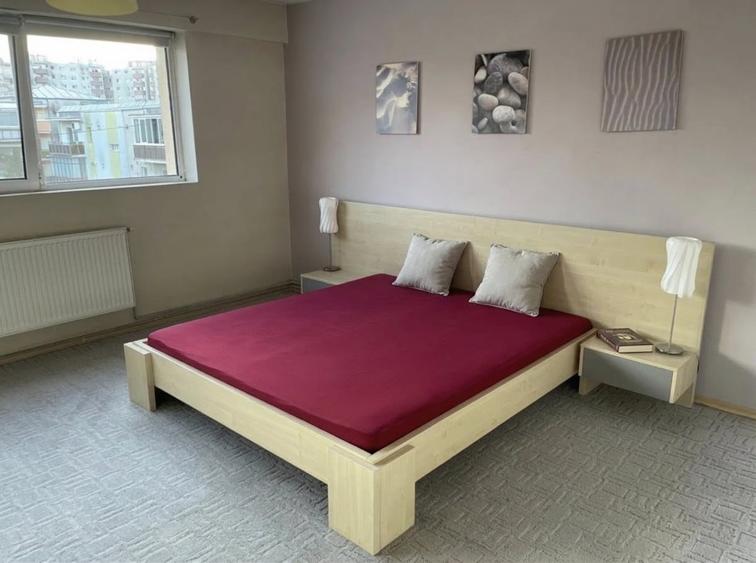 Apartament cu 3 camere semidecomandat în Grigorescu
