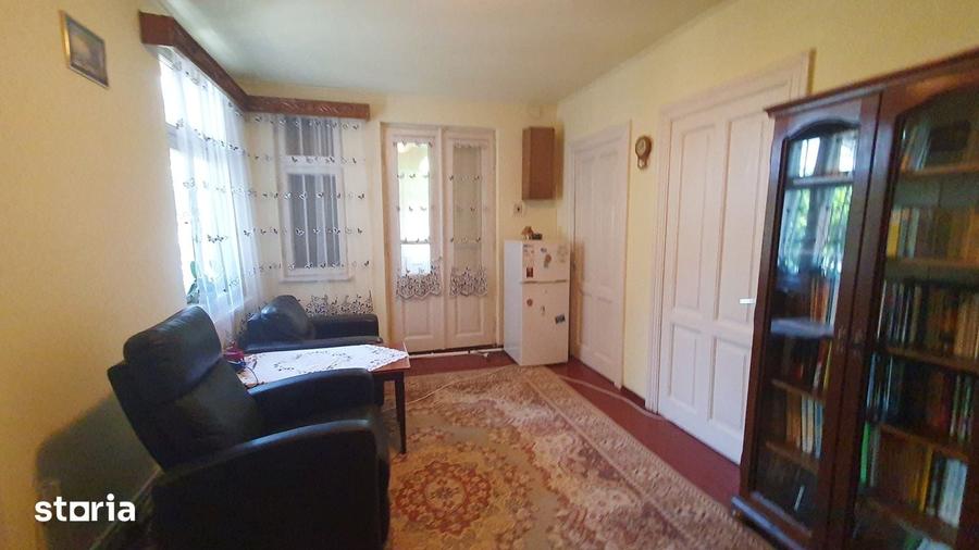 Casă cu 4 camere cu Teren 2101 Mp în Central
