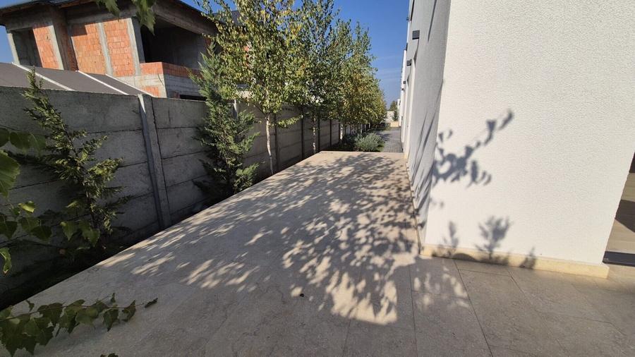 Casă individuală cu 4 camere cu Canalizare în Tunari