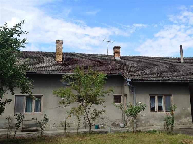 Casă individuală cu 5 camere cu Teren 605 Mp în Exterior Est