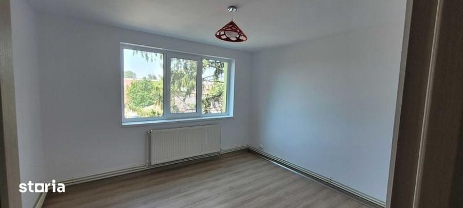 Vand apartament 3 camere Zona V-uri - 1