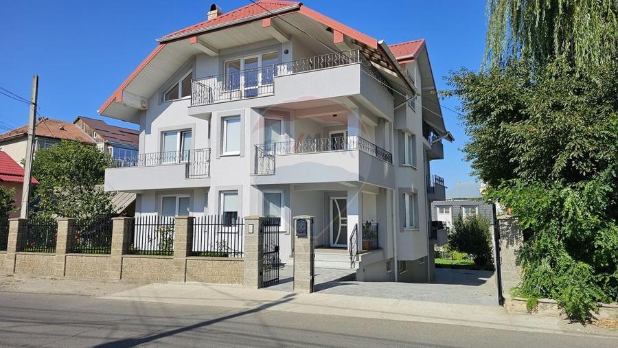 Casă individuală cu 8 camere cu Teren 811 Mp în Sfântu Ilie