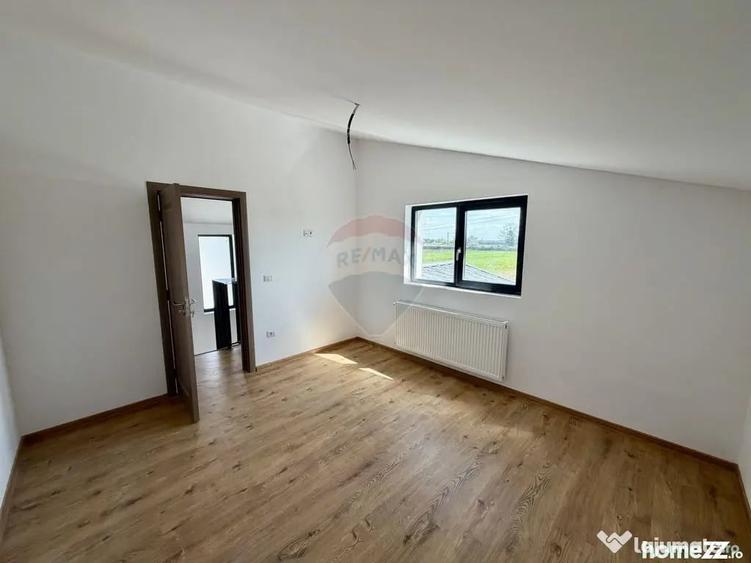 Casă cu 3 camere cu Teren 400 Mp în Golești