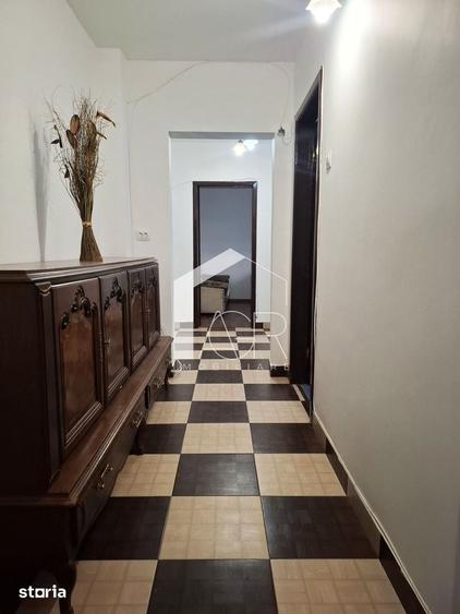 Apartament cu 3 camere decomandat în Republicii