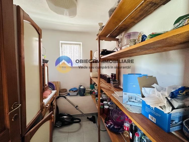 Casă individuală cu 5 camere cu Garaj în Podoleni
