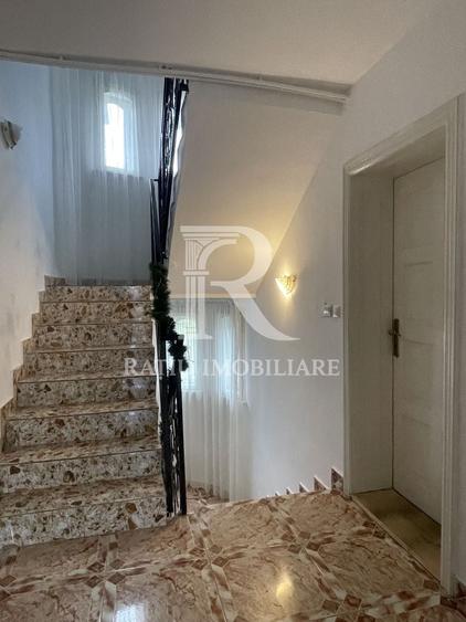 Casă cu 6 camere cu Canalizare în Podgoria