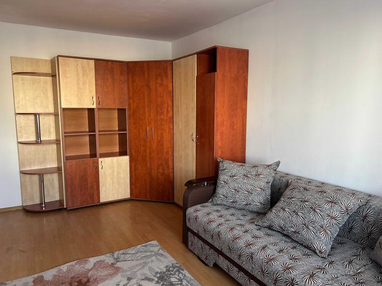 Casă cu 1 camere decomandat în Central