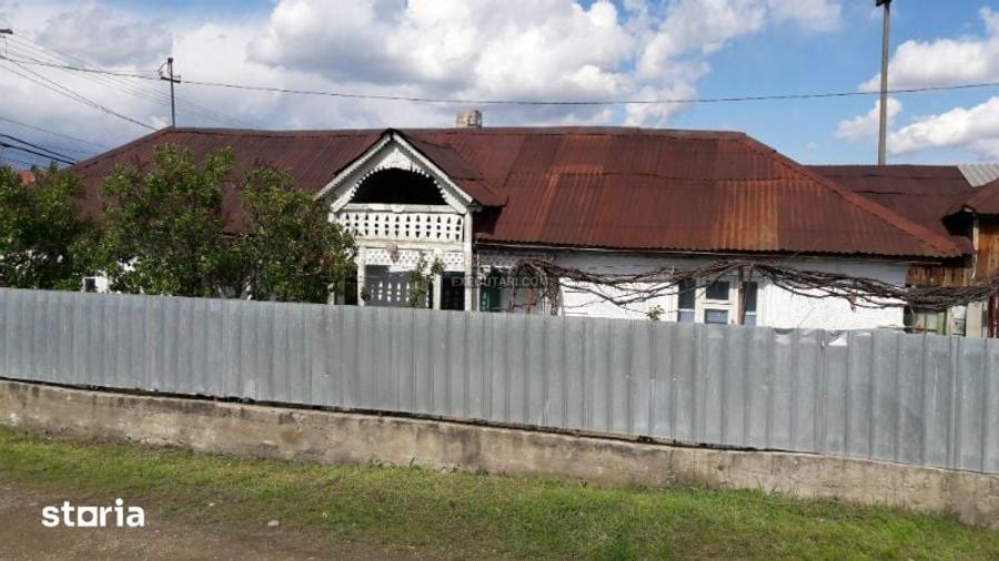 Casă cu 5 camere cu Teren 1116 Mp în Central