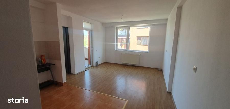 Apartament cu 3 camere semidecomandat în Dacia — fotografia 1
