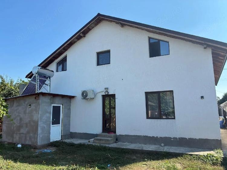 Casă cu Teren 281 Mp în Hârșova