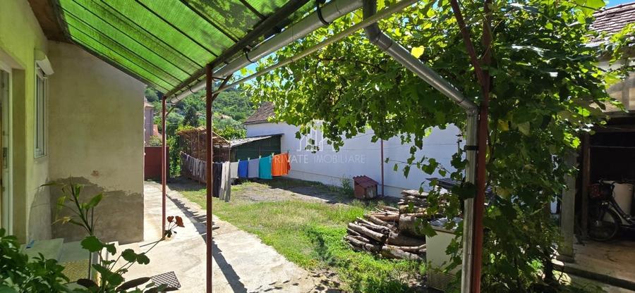 Casă individuală cu 4 camere cu Canalizare în Nord