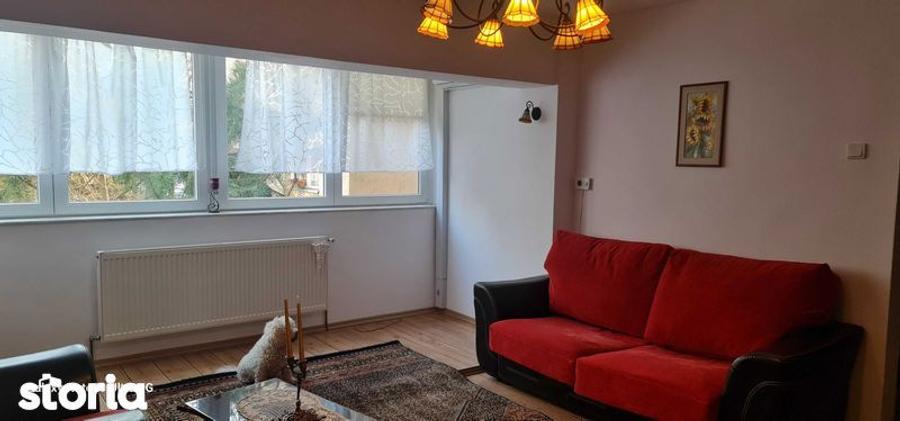 Apartament cu 3 camere semidecomandat în Careiului