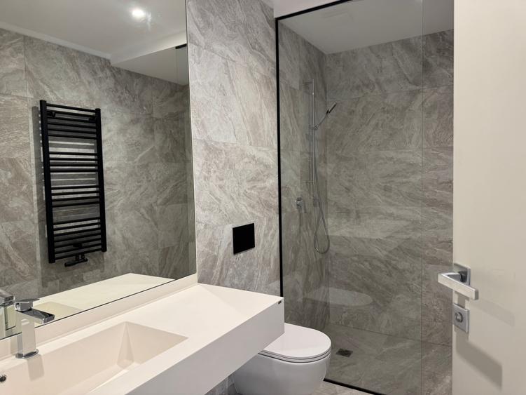 Apartament cu 4 camere decomandat în Herăstrău