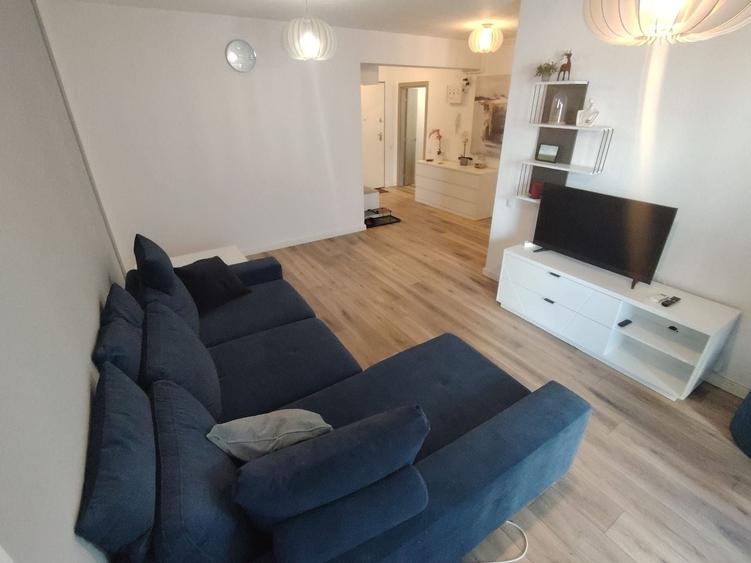 Apartament cu 3 camere decomandat, mobilat în Decebal