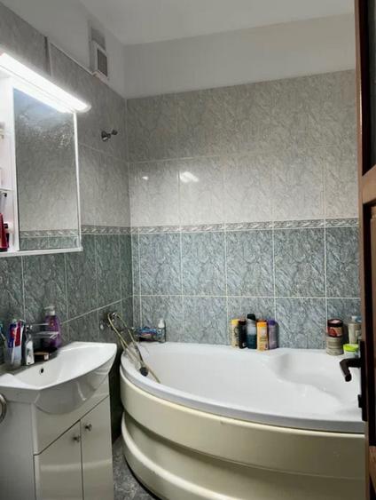 Apartament cu 2 camere semidecomandat în Democrației