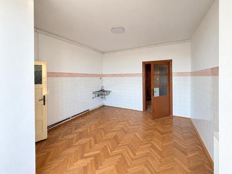 Apartament cu 4 camere decomandat în Șagului