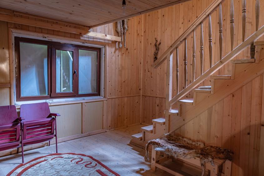 Casă individuală cu 14 camere cu Teren 2700 Mp în Brusturoasa