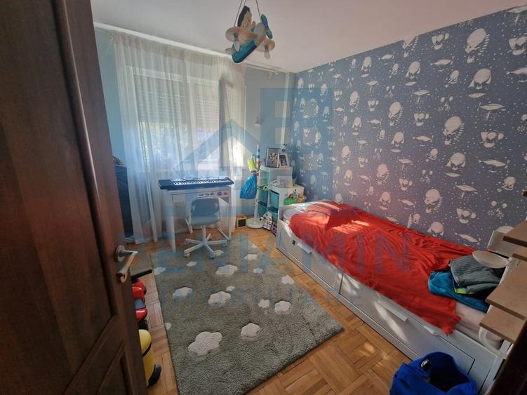 Apartament cu 4 camere decomandat în Central