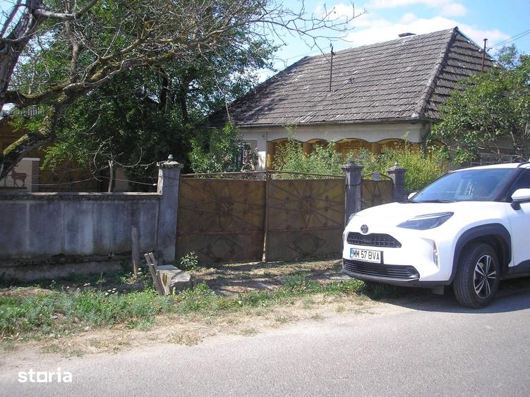 Casă cu 6 camere cu Teren 10400 Mp în Asuaju de Sus