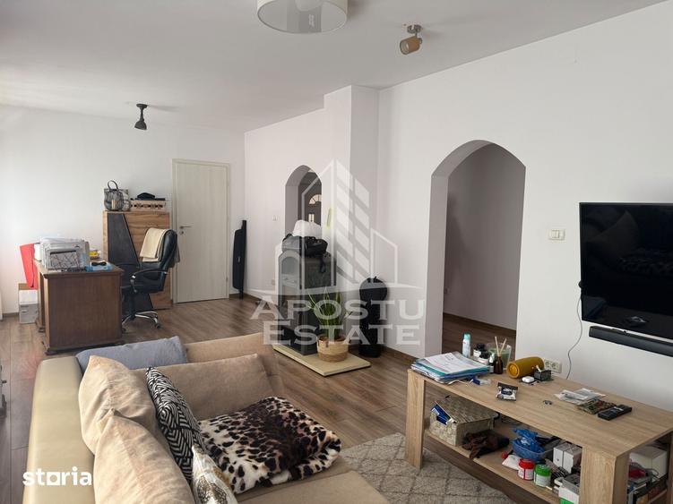 Casă cu 6 camere cu Teren 250 Mp în Ghiroda