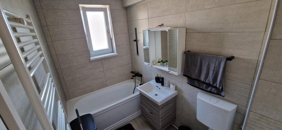 Apartament cu 2 camere decomandat, mobilat în Exterior Est