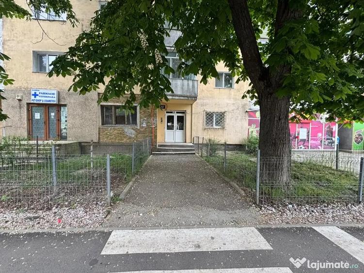 Apartament cu 2 camere decomandat în 1 Mai