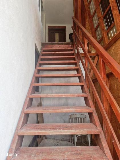Casă cu 5 camere cu Teren 569 Mp în Central