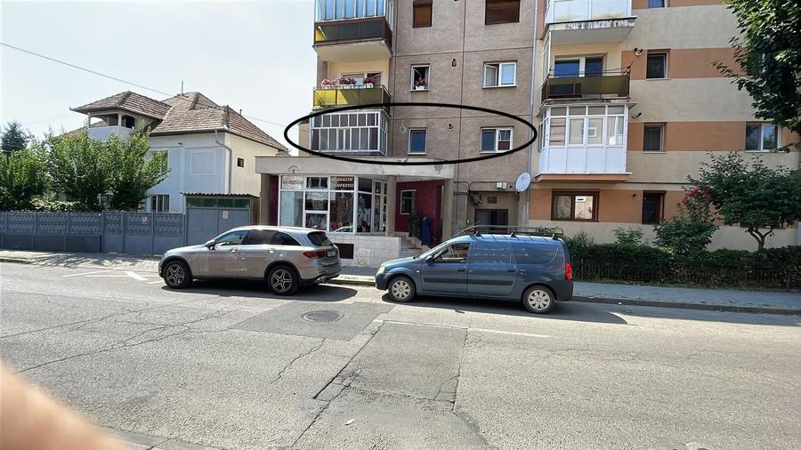 Apartament cu 4 camere decomandat în Central