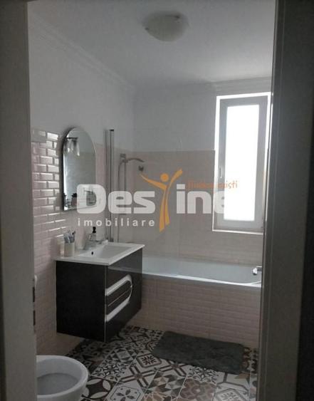 Apartament cu 3 camere decomandat, mobilat în Dumbrăvița