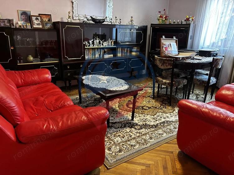Apartament cu 3 camere decomandat în Siloz