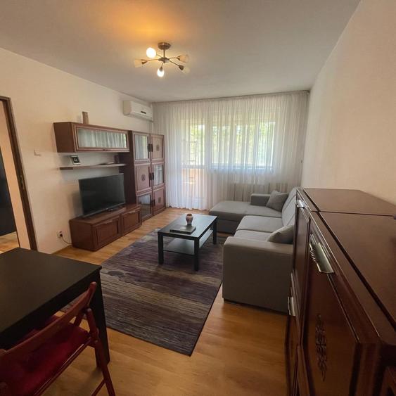 Apartament cu 2 camere decomandat în P-ța Muncii