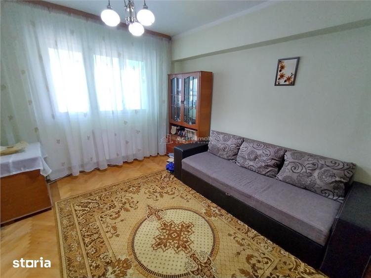 Apartament cu 4 camere decomandat în Central