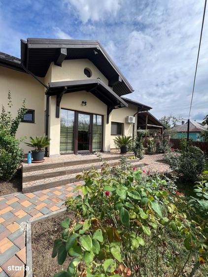 Casă cu 6 camere cu Teren 2000 Mp în Bârnova