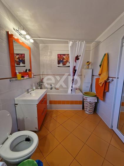 Casă individuală cu 5 camere cu Canalizare în Mărginenii de Sus
