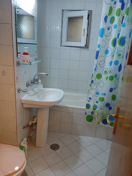 inchiriez apartament 3 camere - 1