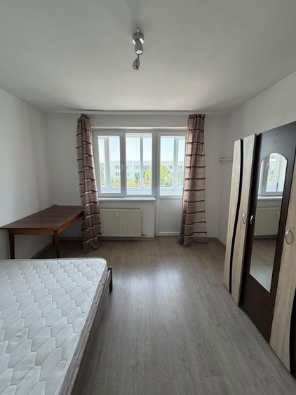 Apartament cu 2 camere semidecomandat în Calea București