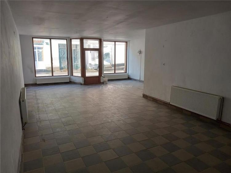 Spațiu comercial, de 80 mp, în Oravița