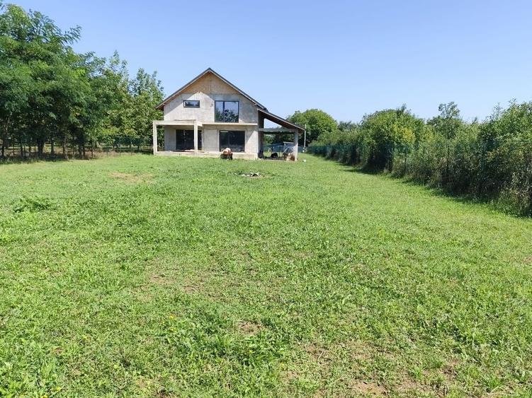 Casă cu 4 camere în Urleta