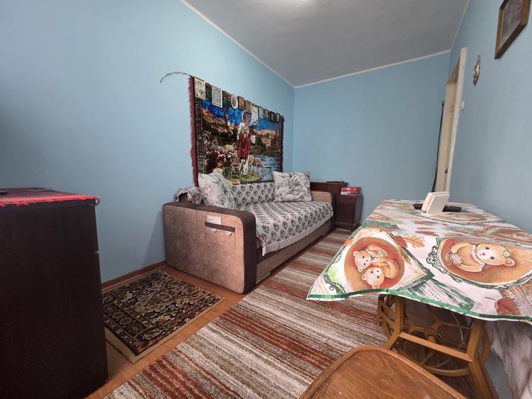 Apartament cu 3 camere semidecomandat în Micro 16