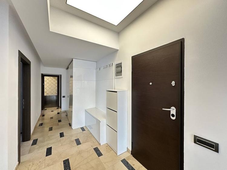 Apartament cu 4 camere, mobilat în Băneasa
