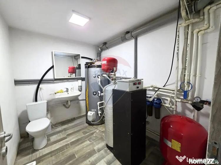 Casă cu 7 camere cu Teren 3200 Mp în Lipia
