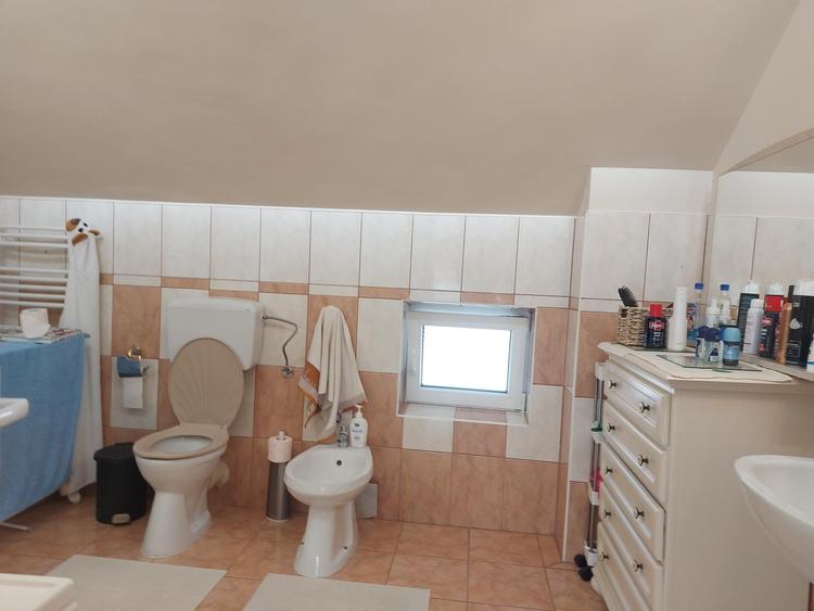 Casă cu 9 camere cu Canalizare în Dealuri Oradea