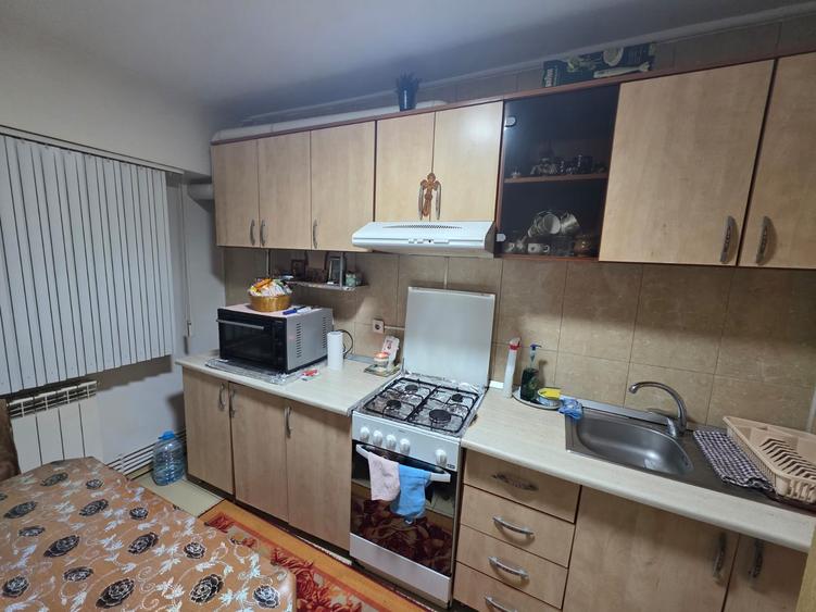 Apartament cu 3 camere decomandat în Brotăcei