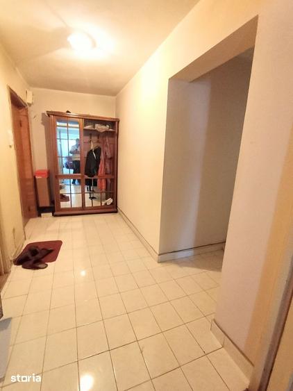 Apartament cu 4 camere decomandat în Delfinariu
