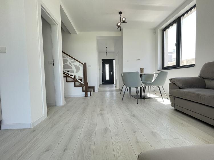 Duplex cu 5 camere cu Canalizare în Mehala