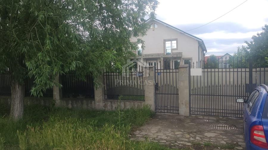 Casă individuală cu 5 camere cu Canalizare în Spătaru