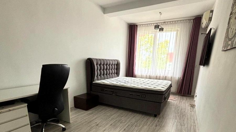 Casă cu 7 camere cu Teren 465 Mp în Ștrand