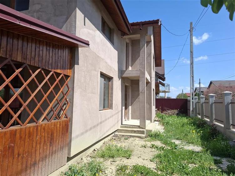 Casă individuală cu 4 camere cu Teren 400 Mp în Câmpineanca