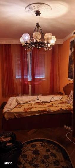Apartament cu 4 camere decomandat în Vasile Aaron
